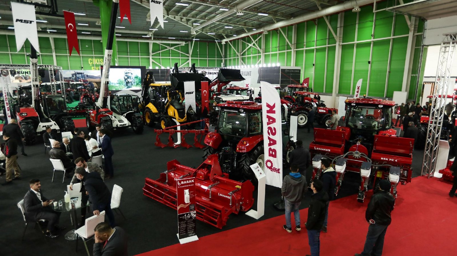 Tarım ve Orman Bakanı Vahit Kirişçi Başak Traktörü Ziyaret Etti