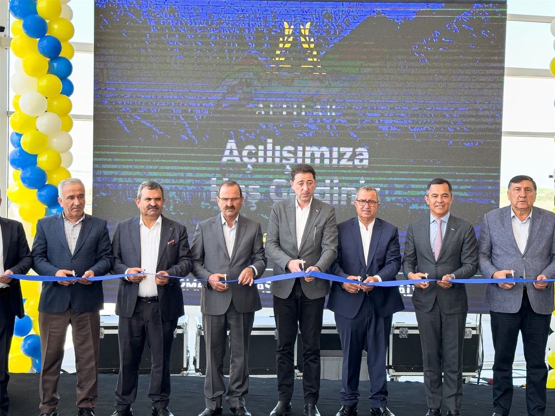 New Holland 3S Plaza