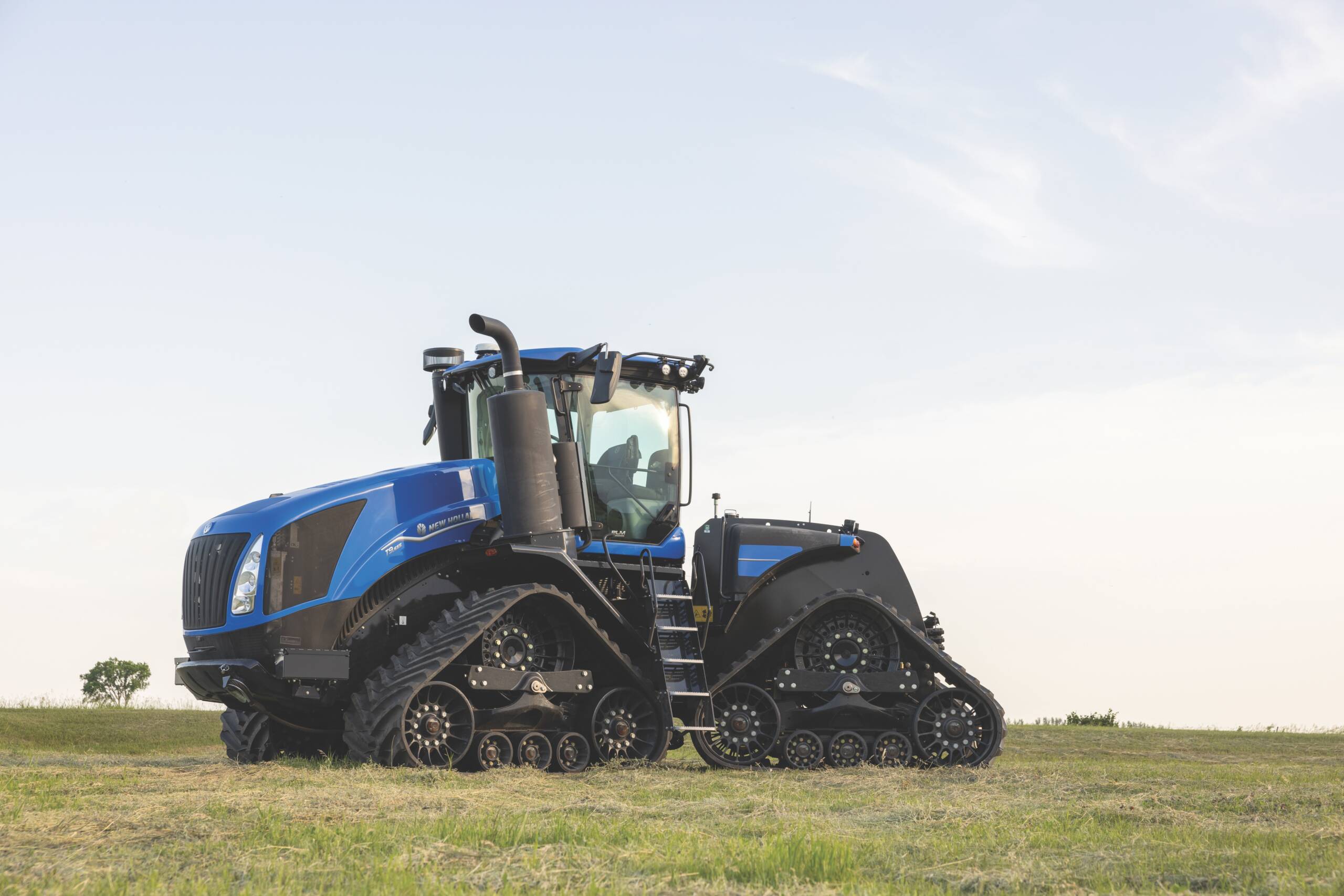 New Holland Reveals T9 SmartTrax with PLM Intelligence™