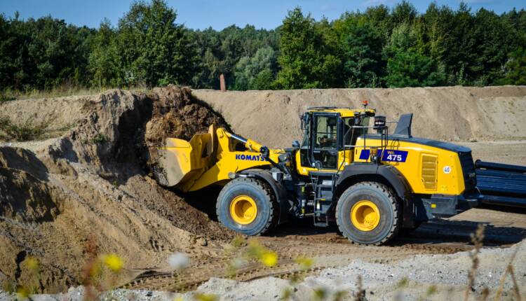 Komatsu WA475-11