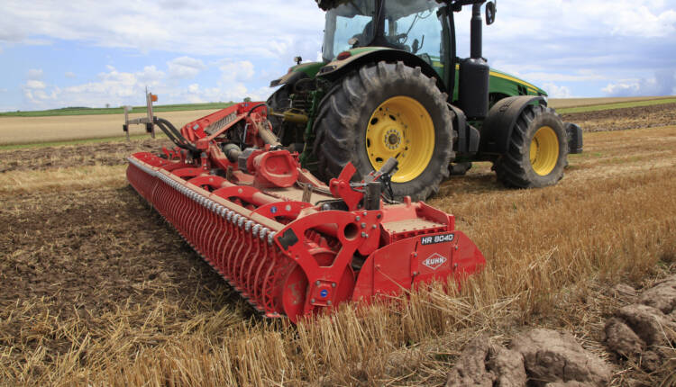 1139_9662_HIGH_HR 8040 R_WORK_JOHN DEERE_GROUND